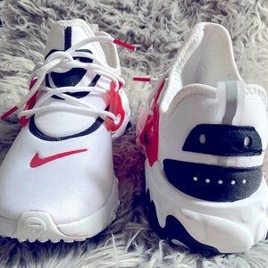 1 Pair of men’s size 9 Nike React